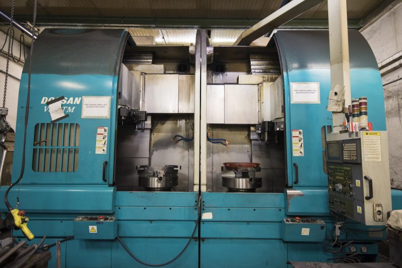 Vysoko karuselový stroj DOOSAN V850TM
